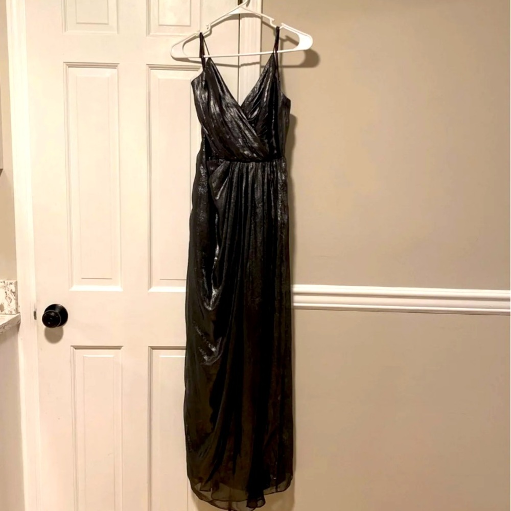 Vera Wang cocktail dress. Sparkly black; size 2